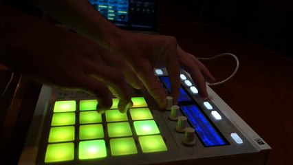 Making a Smooth RnB Song with Maschine