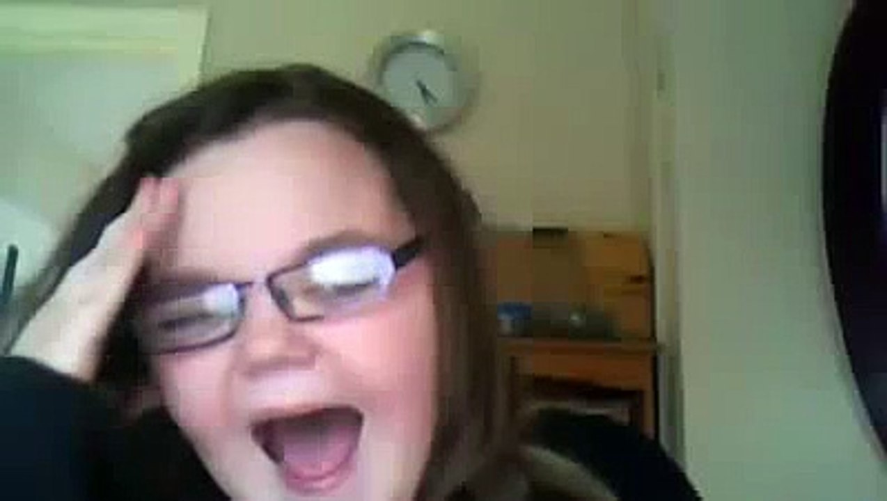 Best Freakout Ever- Girl Freaks Out Because She Can't Sing Song