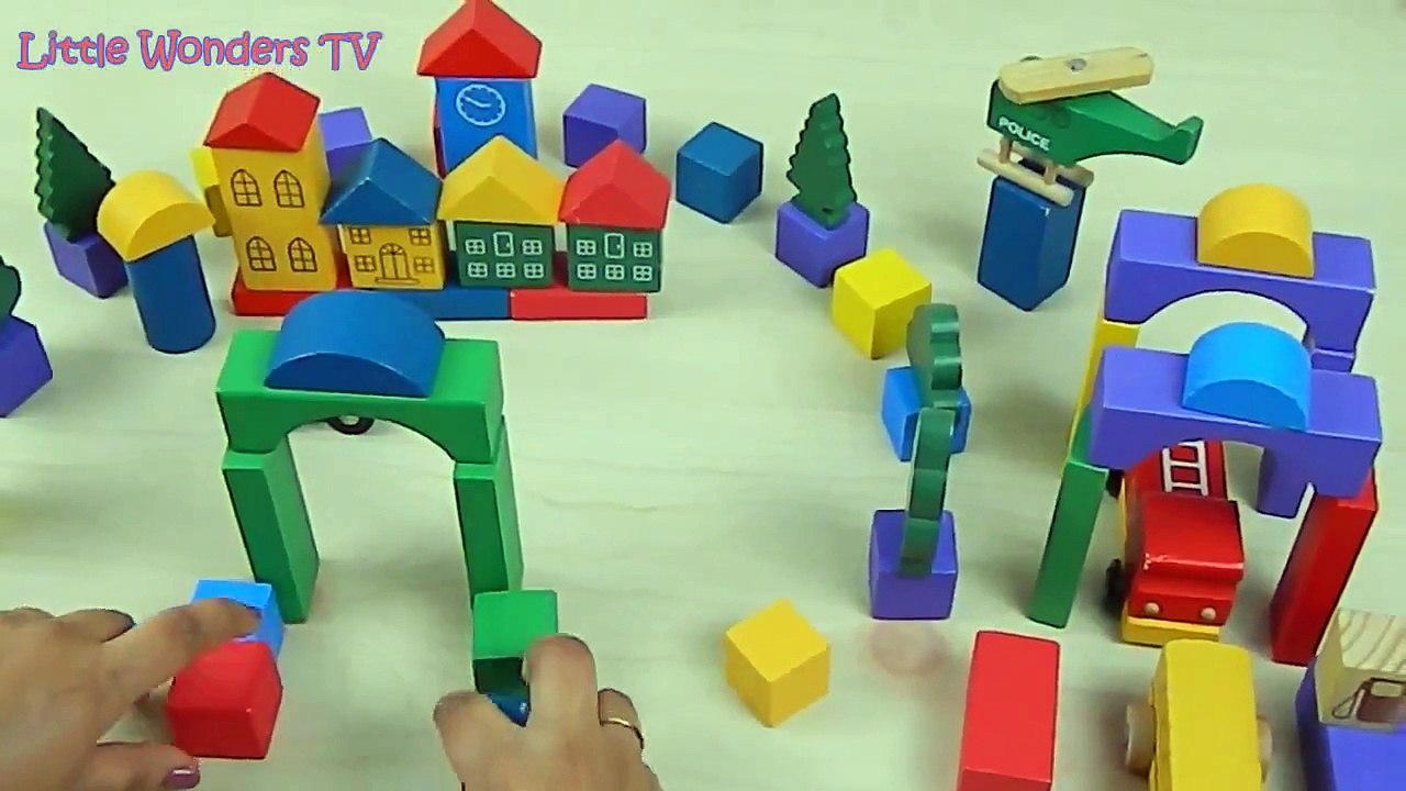 Peppa Pig Blocks Mega Hospital Building Playset with Ambulance - Juego de Bloques Construc