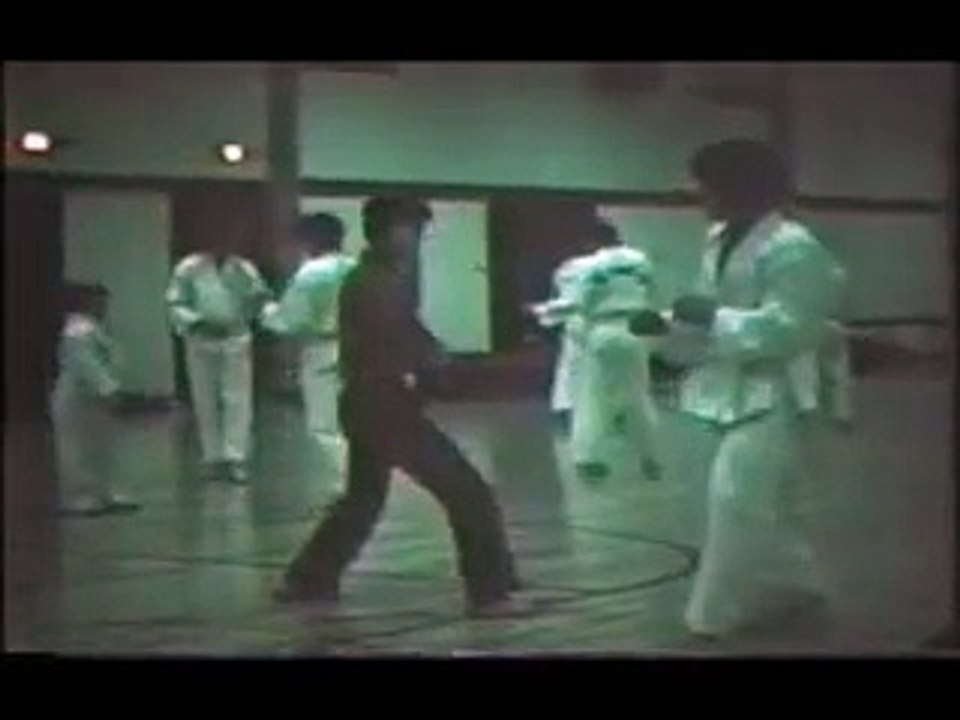 ji do kwan tae kwon do class 1976