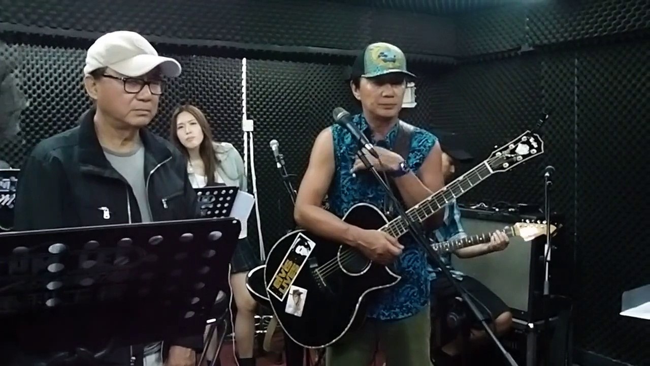 許冠傑與許冠文看許冠英唱unchained melody一時感觸!