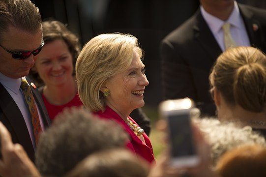 Experts: Clinton's Email Server is Recoverable