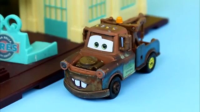 Disney Pixar Cars Lightning McQueen, Mater, Ramone, Guido & Luigi play Hide and go seek
