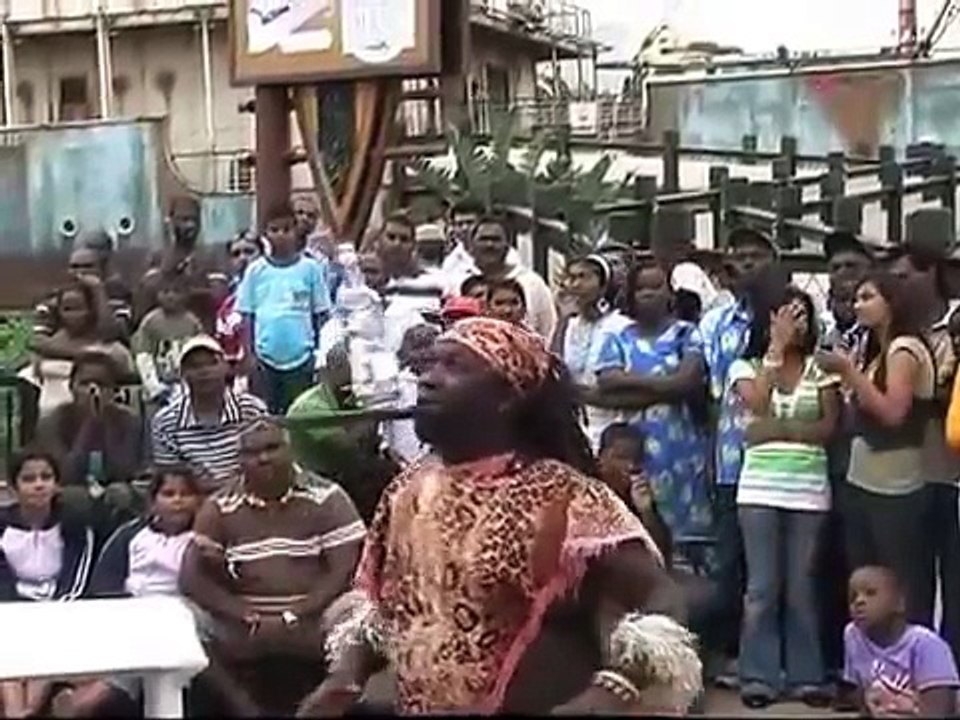 Bravo Comedian Acrobat Entertainer African Dancing