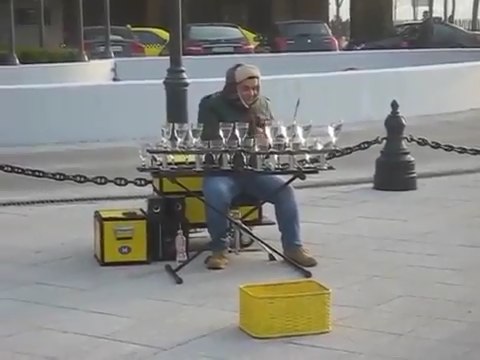 Street Performer Amazingly Plays Music On Water Glasses