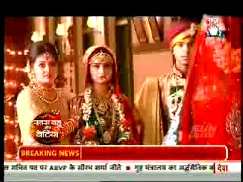 Vidhya Ke Gruh Pravesh Mein Meera Ne Saas Banke Ki Aarti - 13 September 2015 - Saath Nibhana Saathiya
