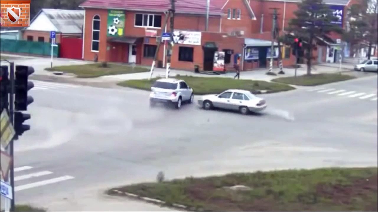 ★Top Car, Truck Accidents Crashes ★ Most People Miraculously Survived Compilation 2015 HD [Full Episode]