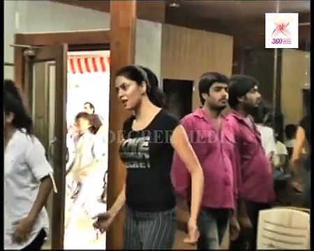 Hot sexy Chandramukhi Chautla (Kavita Kaushik) of FIR does a lady Salman Khan on 'Hud Hud Dabang'