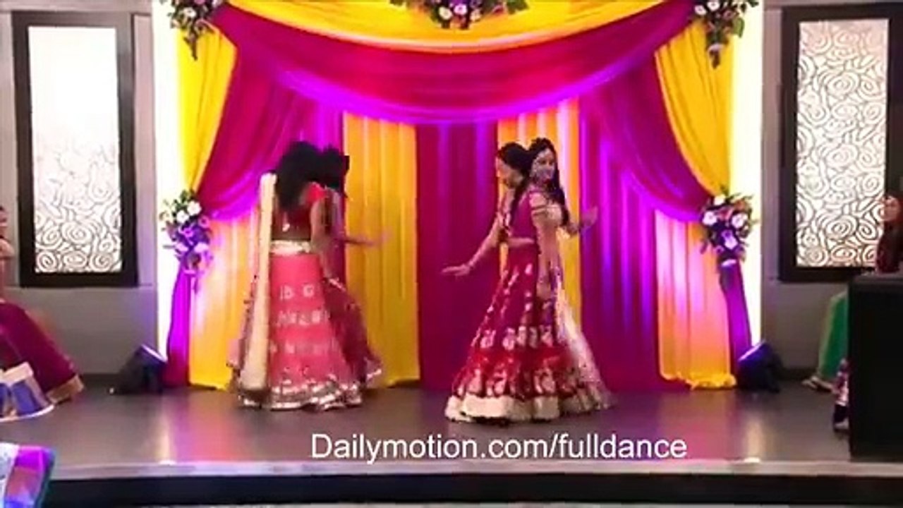 ClassiC Mehndi Dance Tu ny Mari Entry