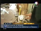 Reciclan botellas y las transforman en lámparas.