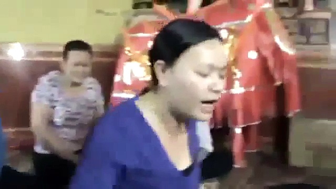 Hot girl bị ma nhập