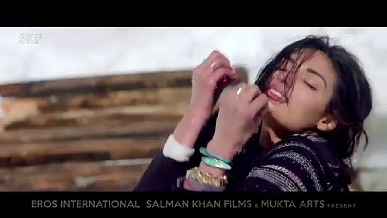 Athiya is a spoilt brat HERO Dialogue Promo
