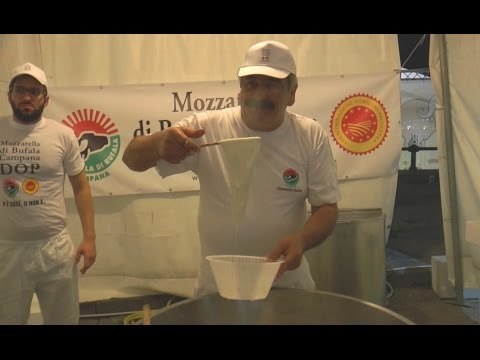 Napoli - Parte il Bufala Fest sul Lungomare (12.09.15)