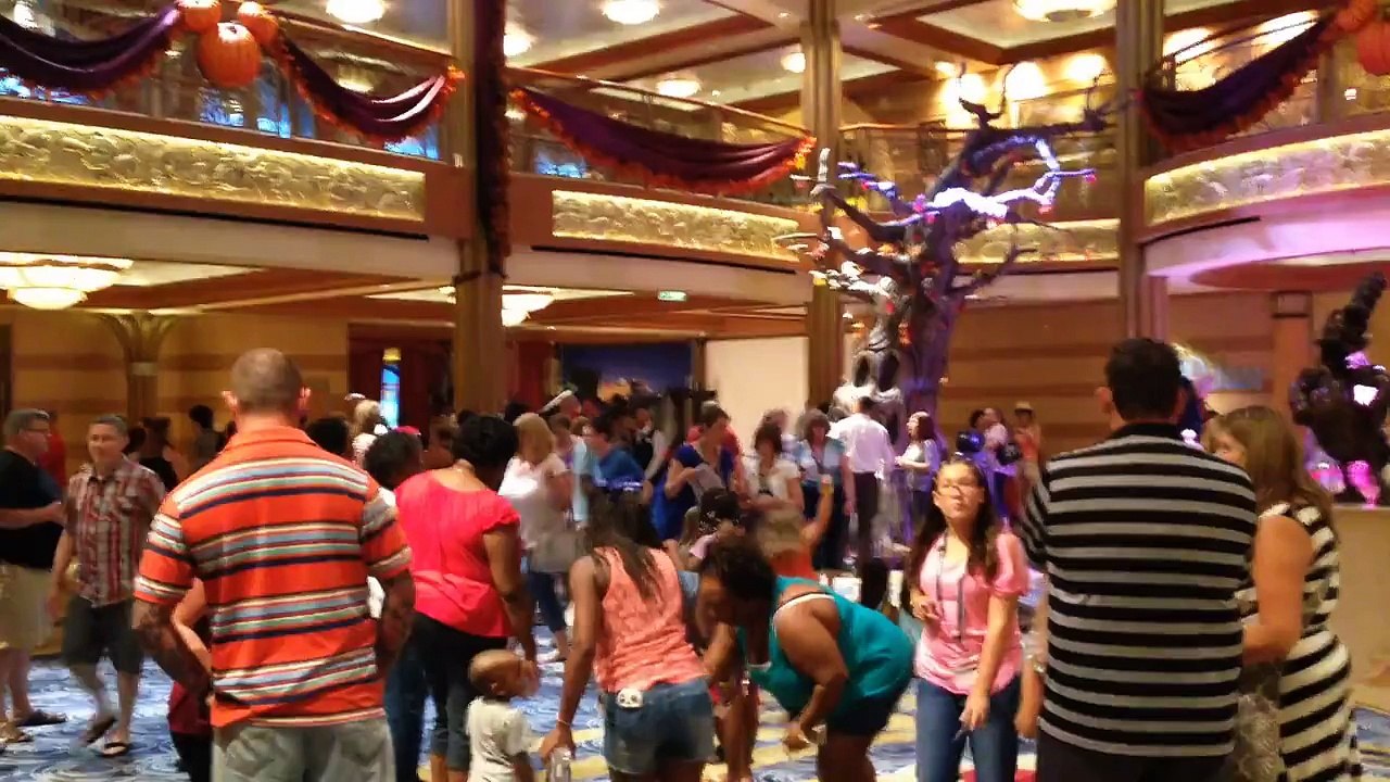 Disney Dream "Mickey & Pluto First Night" Part 8