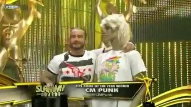 (ITA) CM Punk vince lo Slammy Awards per la Pipe Bomb (WWE RAW 12/12/2011)
