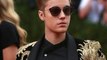 Justin Bieber snaps at female fans, refuses to get clicked