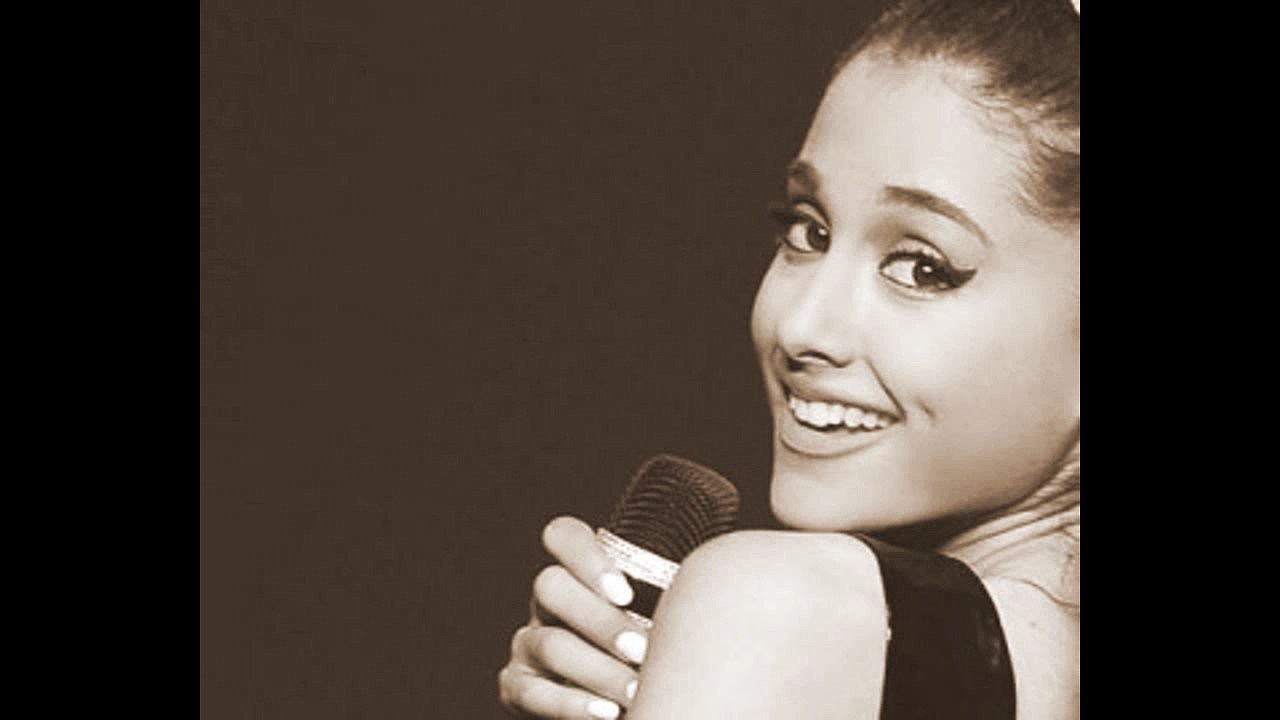 ARIANA GRANDE