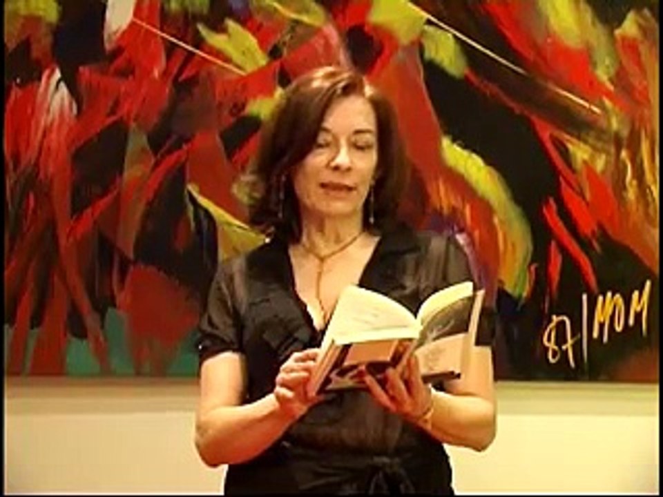 POESIA "LA CALLE DEL AGUJERO EN LA MEDIA" de RAÚL GONZÁLEZ TUÑON recita la actriz OLGA DE LUCIA  NOCHEVIEJA MENASSA