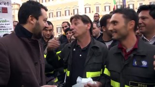 Salvini incontra i precari dei vigili del fuoco