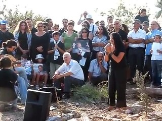 سناء موسى في الجنازة الرمزية لمحمود درويش في البروة