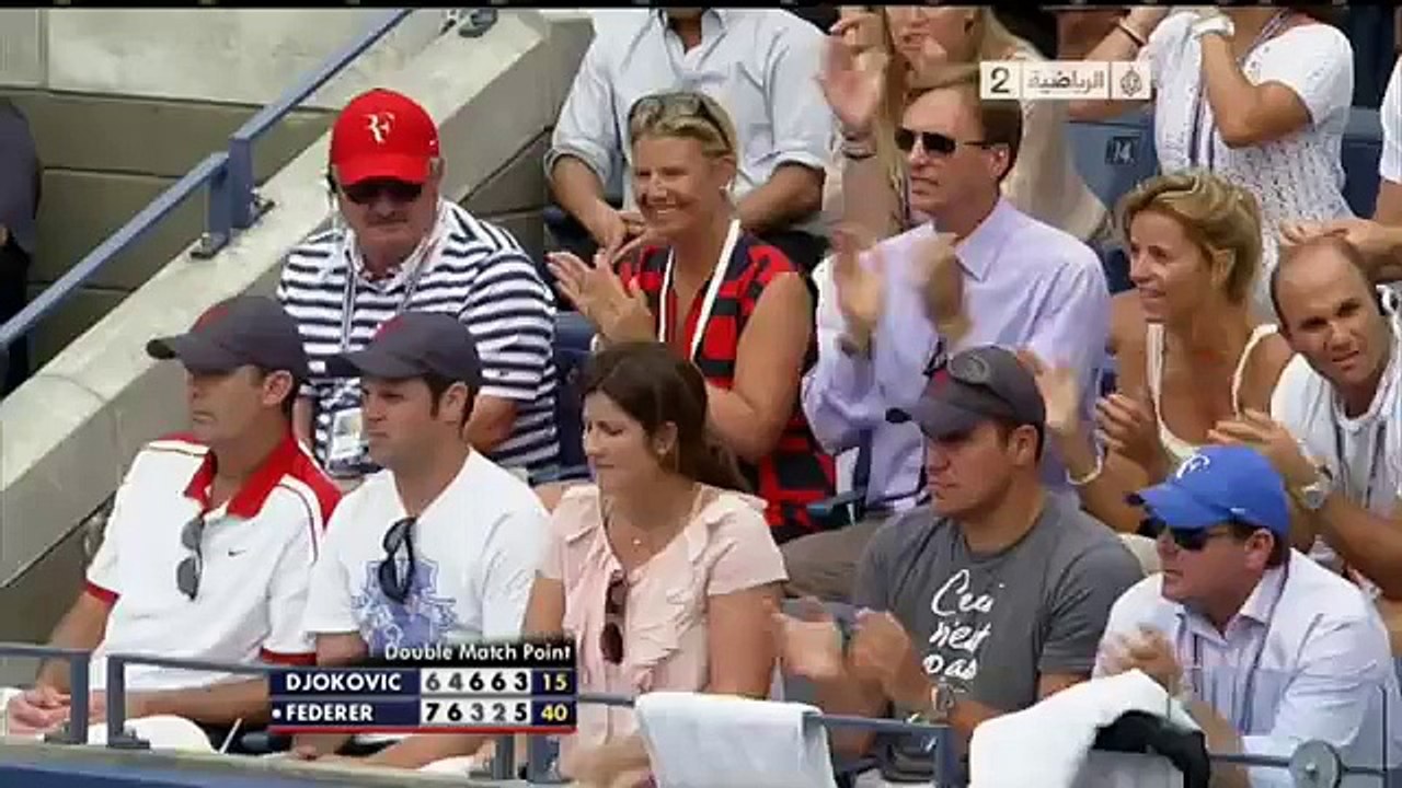 روجر فيدرر يخسر نقطة المبارة بشكل غريب امام دجوكوفيتش