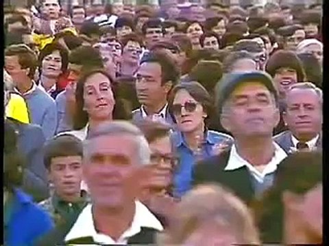 Xhaxhi Enver kenduar nga Taulant Balla