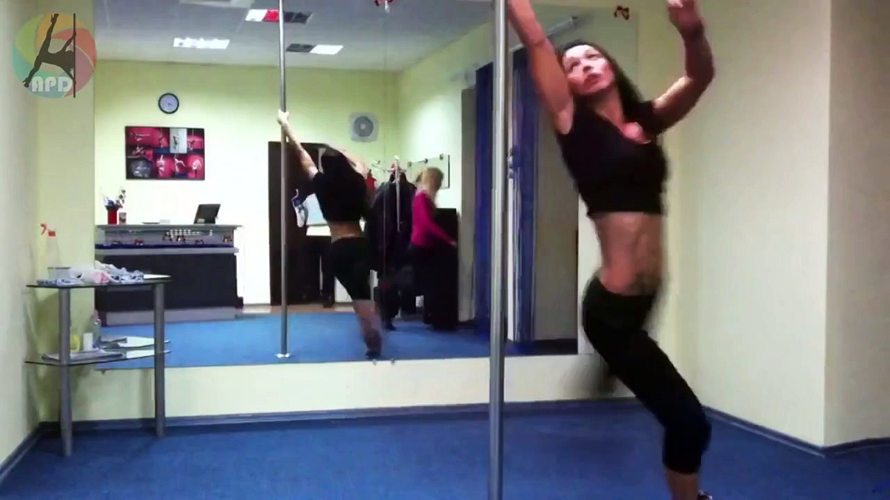 Julija Shikula - Un experte en Pole Danse !!!