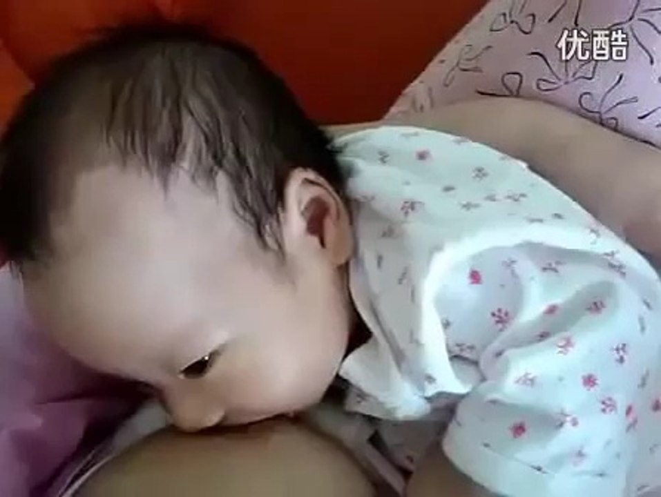 Breastfeeding little baby 吃奶 喂奶 吸奶