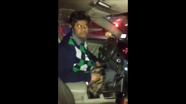 Un chauffeur de taxi vole l'iPhone de jeunes filles ivres