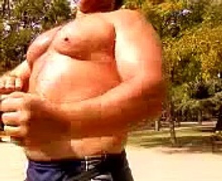 bodybuilding posing,posando pectorales al estilo arnold europe