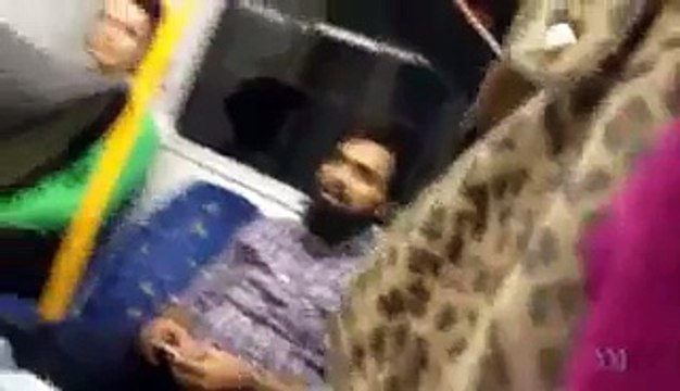 Australian Woman Stands Up For Muslim Couple Verbally Assaulted On Sydney train - Pakistan SOCH