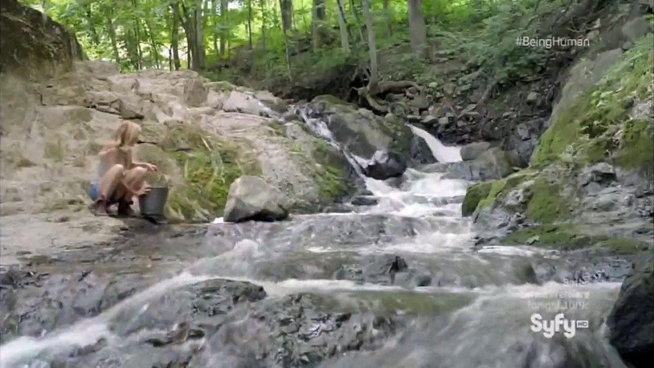 Being Human (US) - Wolf chasing (4x01)