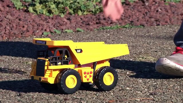 Dump Truck – Trucks for Children – Mighty Machines