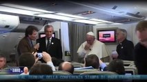 Bergoglio: «La libertà di parola è un diritto ma ha dei limiti, non si offendono fedi altrui»