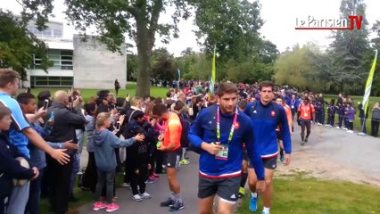 下载视频: Rugby, Coupe du monde 2015. Premier entraînement pour les Bleus à Croydon