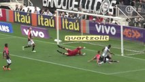 Love capricha, mas perde gol incrível diante do Joinville