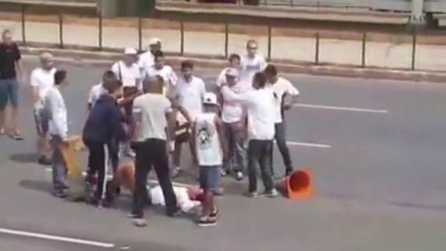 Imagens fortes! Torcedor do Galo é espancado por cruzeirenses