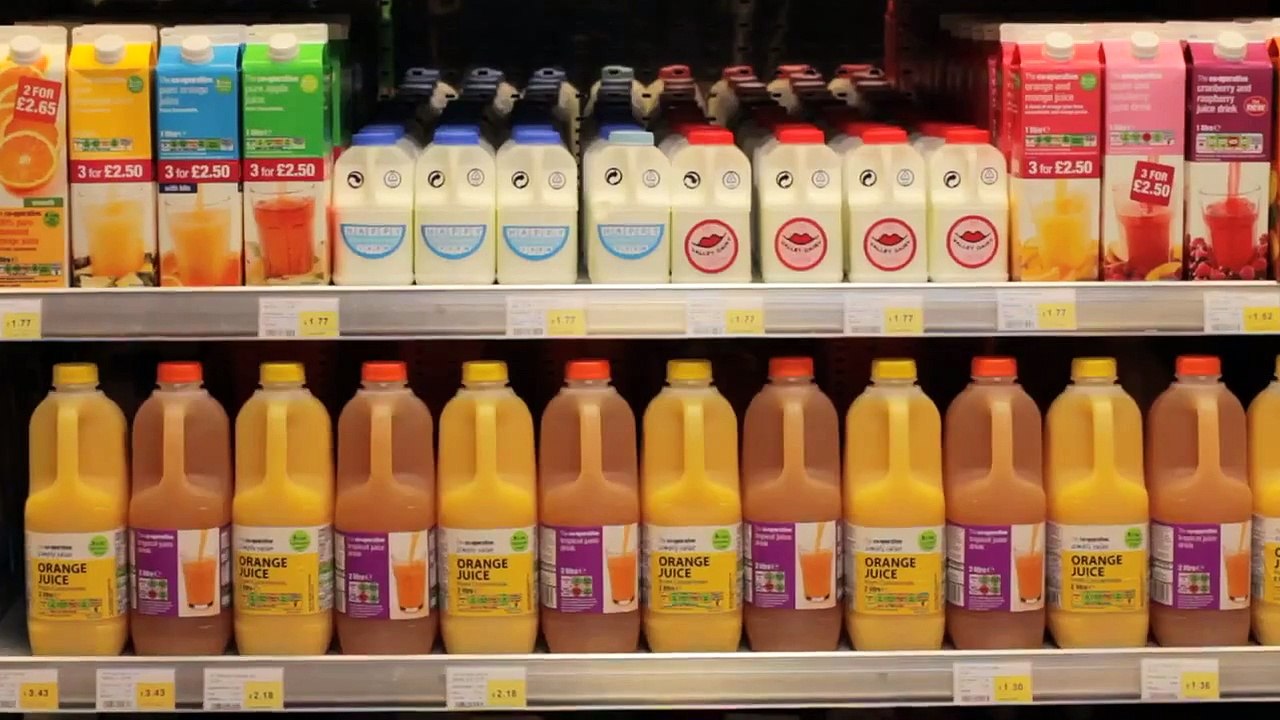 Une « love story » entre deux bouteilles de lait pour sensibiliser au recyclage