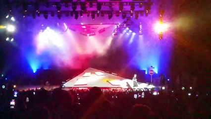 J. Cole - Tale Of 2 Cities (Live In Pittsburgh)