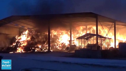 Spectaculaire incendie à Piney