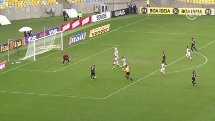 Faltou caprichar! Leandrão 'ostenta' gols perdidos no Maracanã