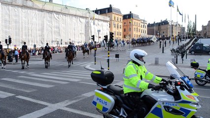 Swedish National Day 2015 - Royal Family Passing