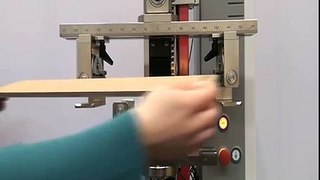 4-Point Flexure Test on corrugated card board - 4-Punkt-Biegeversuch an Wellpappe