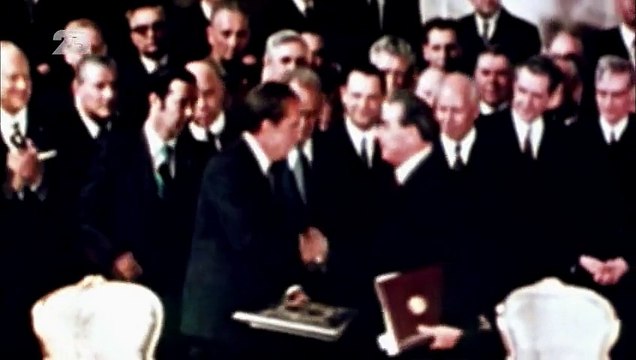 Hangar 1, Les Dossiers OVNI s01e01 Les Rencontres Au Sommet De L'état