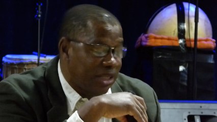 Ousmane Diarra lit un extrait de la Route des Clameurs