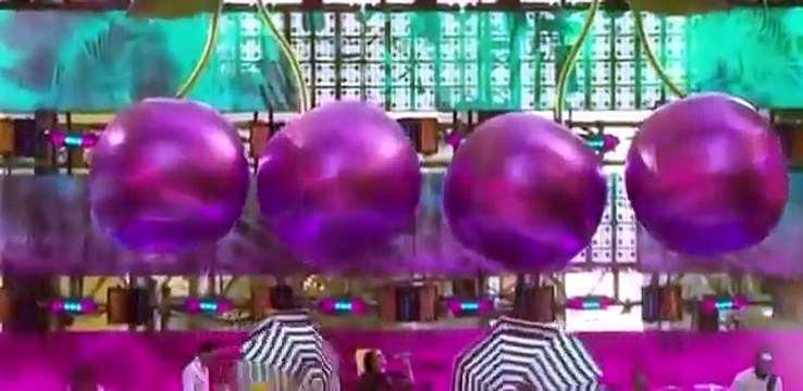 Demi Lovato ft. Iggy Azalea - Cool For The Summer (Performance at the VMAs 2015)