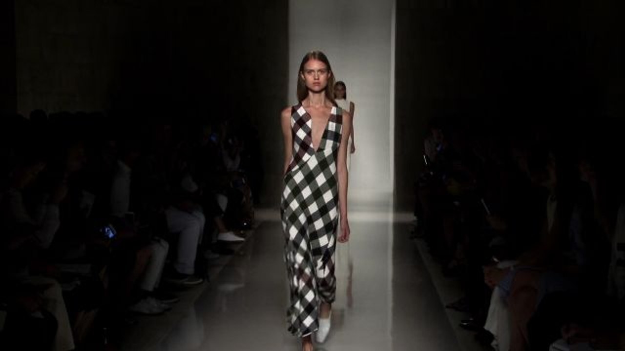 Vogue Fashion Week - Victoria Beckham Spring 2016 Ready-to-Wear
