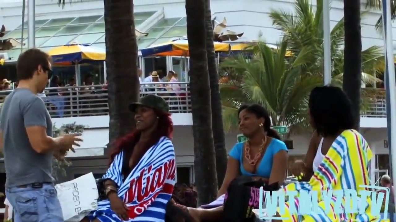 How To Pick Up Girls & Kissing Girls Easily JUST DO IT !