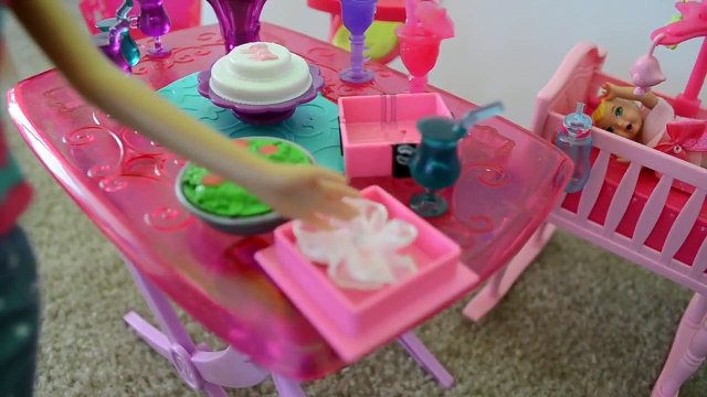 Barbie Babysitter Boneca Barbie Profissoes Barbie em Portugues Completo DisneyTopToys
