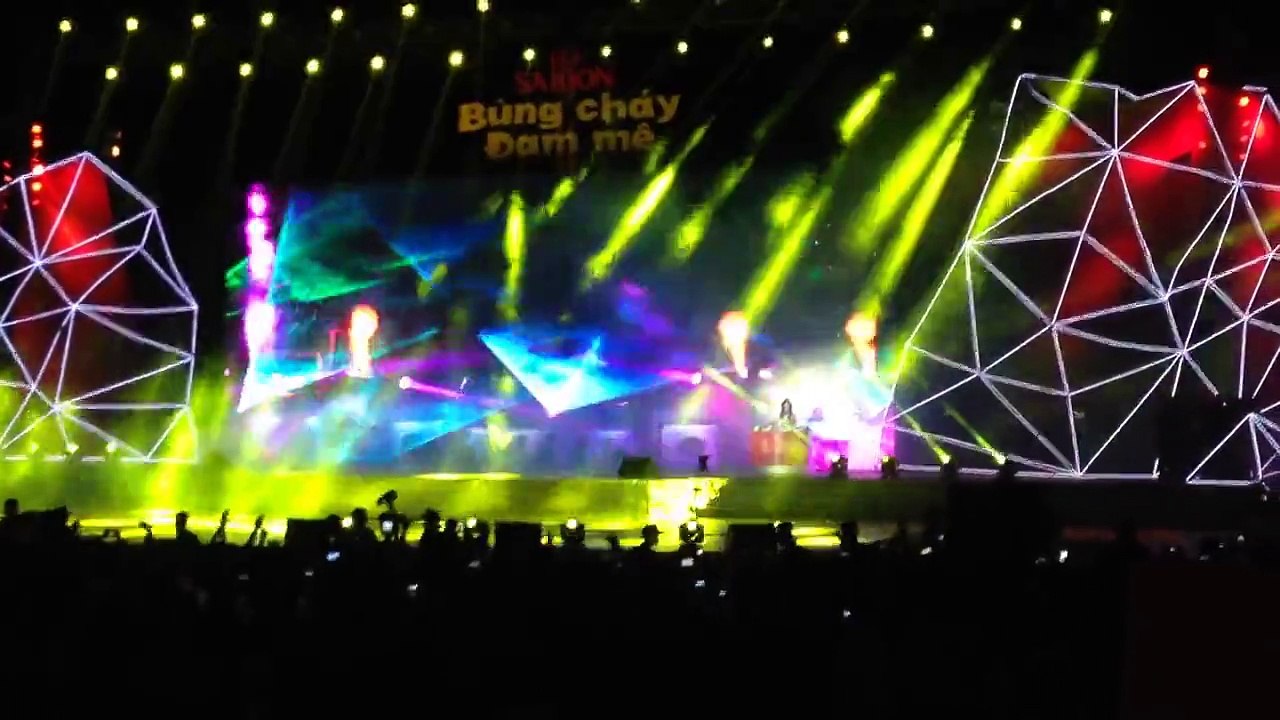 DJ Trang Moon với vũ trường ngoài trời Bùng cháy đam mê bia Sài Gòn 2015